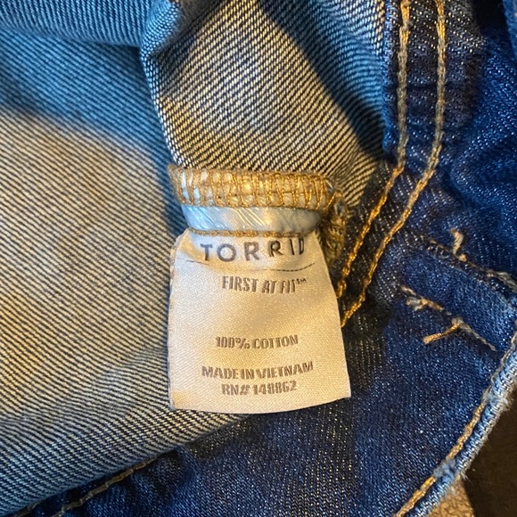 #T254 - Torrid Distressed Long Line Blue Jean Jacket-Pre-Owned -3X - Picture 6 of 6